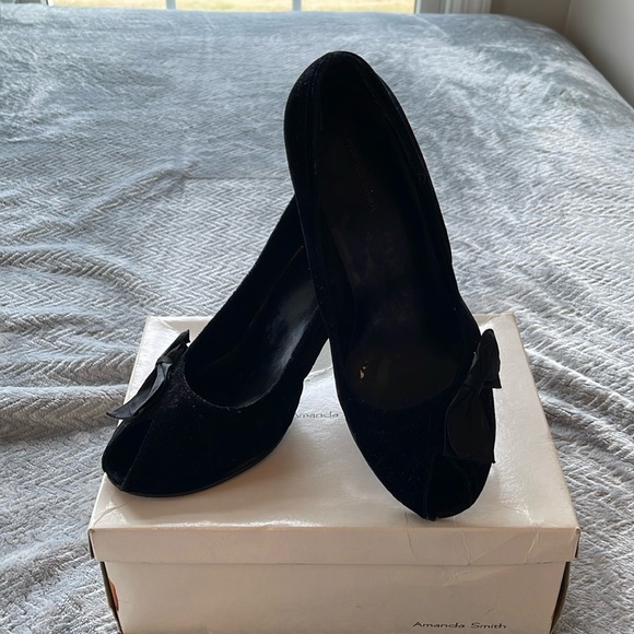 Amanda Smith 242 Gwen Black Velvet Heels - Peep Toe - Size 9 1/2 - Picture 2 of 7